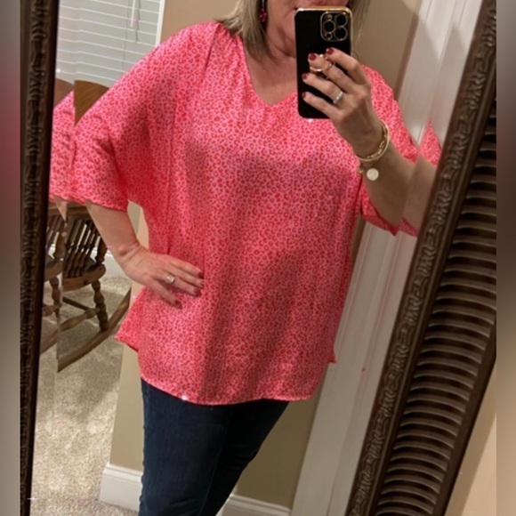 PINK CHEETAH PRINT OVERSIZED DOLMAN SLEEVE V NECK TOP Size Large - Picture 6 of 9
